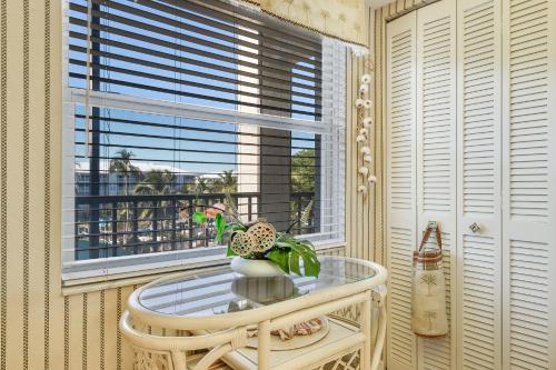 Hibiscus Pointe 733 2 Bedrooms WiFI Heated Pool Access Sleeps 6 - image 10