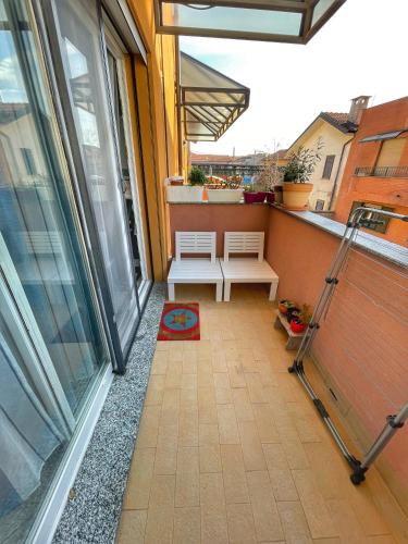 Terrazzo/balcone, Lussuoso Bilocale con parcheggio gratuito in Turate