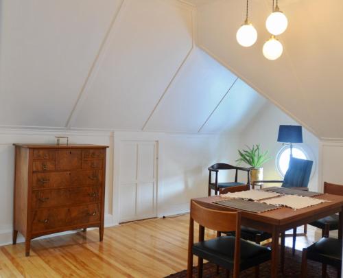 المرافق, Napier House in كامب بيلتون