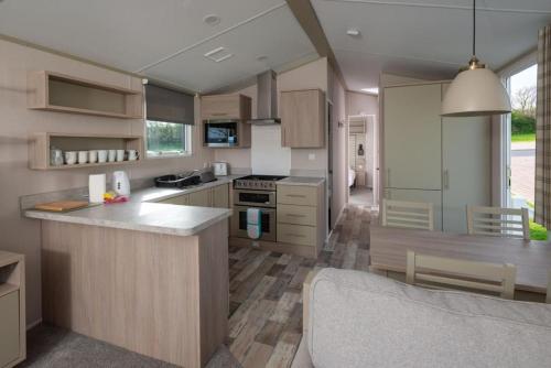 Luxury Holiday Home Sleeps 6 Pet Friendly in Sticker