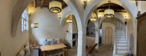 Beau riad en médina, lumineux et avec terrasse privée sur mer Beau riad en médina, lumineux et avec terrasse privée sur mer