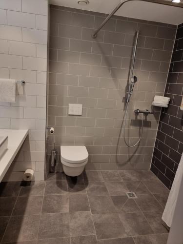 Standard Queen Room with Walk-In Shower