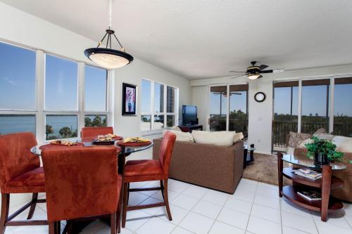 Island Beach Club 304 2 Bedrooms Pool Elevator WiFi Sleeps 6 Bay view - image 5