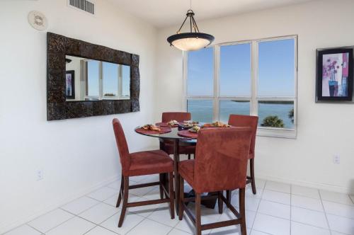 Island Beach Club 304 2 Bedrooms Pool Elevator WiFi Sleeps 6 Bay view - image 6
