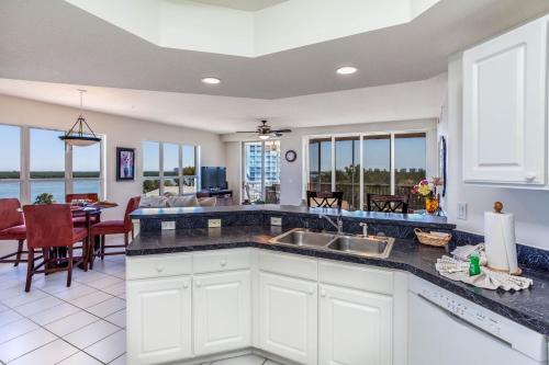Island Beach Club 304 2 Bedrooms Pool Elevator WiFi Sleeps 6 Bay view - image 8
