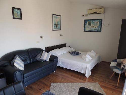 Apartments Nika - image 3