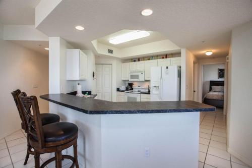 Island Beach Club 304 2 Bedrooms Pool Elevator WiFi Sleeps 6 Bay view - image 10