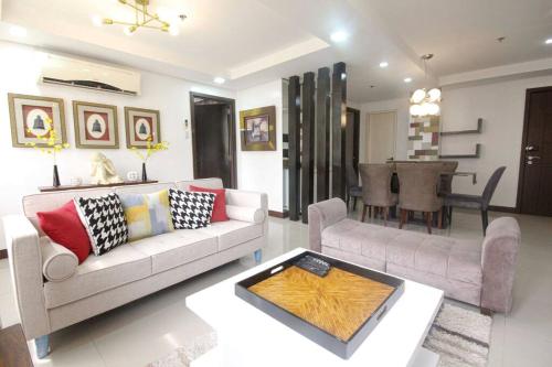 McKinley Hill, BGC 3 Bedroom Unit Venice Mall Walking Distance, Manila