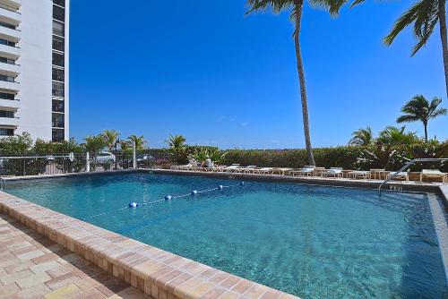 Islands End 302 2 Bedrooms Sleeps 6 Heated Pool Beach Front Elevator - main image