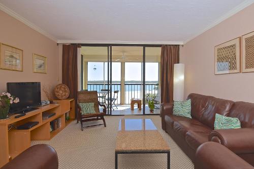 Islands End 302 2 Bedrooms Sleeps 6 Heated Pool Beach Front Elevator - image 2