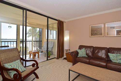 Islands End 302 2 Bedrooms Sleeps 6 Heated Pool Beach Front Elevator - image 6