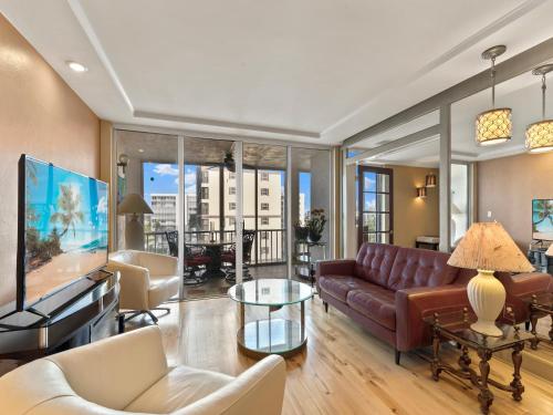 Creciente 515 1 Bedroom Gulf Front Elevator Heated Pool WiFi Sleeps 2 - image 2