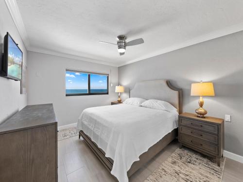 Sunset 700 2 Bedrooms Gulf Front Elevator Heated Pool Sleeps 6 - image 11