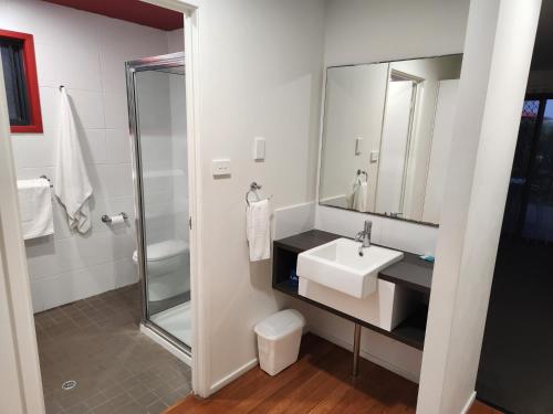3 bedrooms, 4 beds