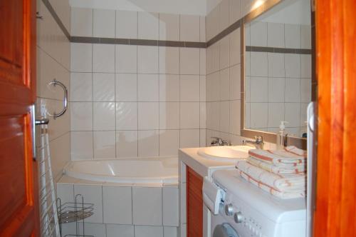 CasaLara-Cozy Nest Near Buda Castle - image 2