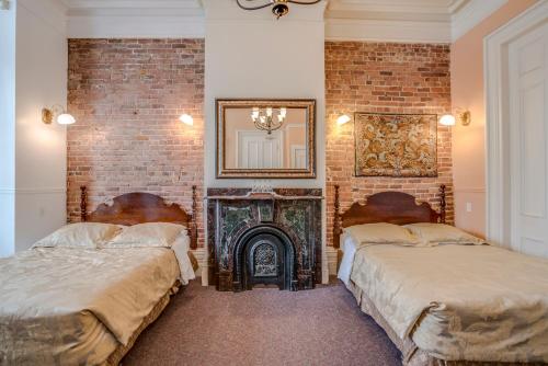 Classic Quadruple Room