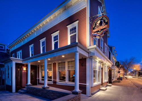 Bouchard Restaurant & Inn - 출입구