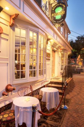 Bouchard Restaurant & Inn - 출입구