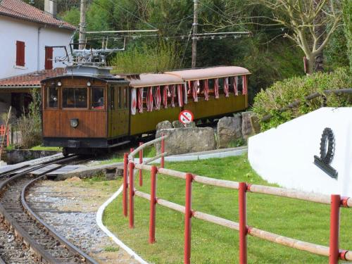 Basque style house 15 min from Bidart beaches