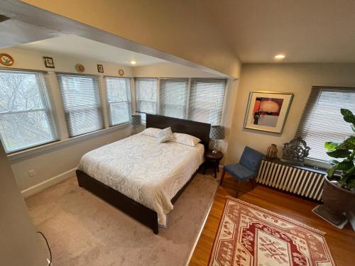 Deluxe King Master Suite - Tap to explore photos