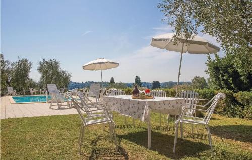 Басейн, Nice Apartment In Marti Pi With Wifi in Монтополі в Валь Д"Арно