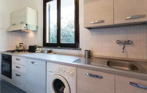 кухня, Nice Apartment In Marti Pi With Wifi in Монтополі в Валь Д"Арно