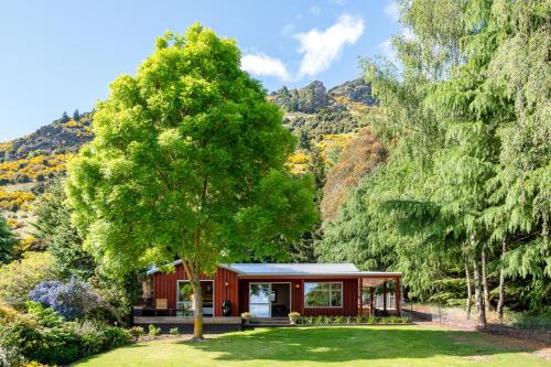 Criffel Bluffs Cottage - Accommodation - Wanaka