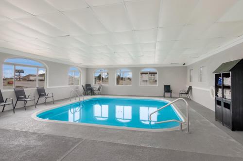 สระว่ายน้ำ, Econo Lodge Scottsbluff in สกอตส์บลัฟฟ์ (NE)