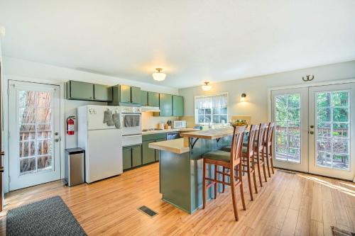 Stunning Getaway in Lake Arrowhead! in Lake Arrowhead, USA
