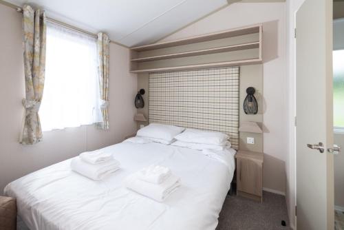 Luxury Holiday Home Sleeps 6 Pet Friendly in Sticker