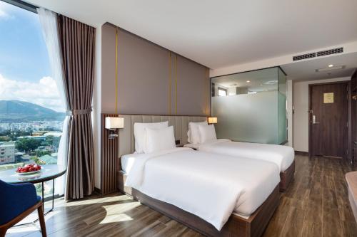 Superior Double or Twin Room with City View image 4
