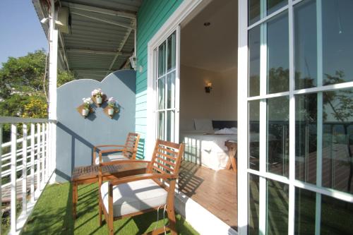 room detail thumbnail 1