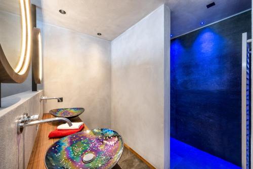 Bathroom, Ansitz Velseck-Residence Hotel in Tires