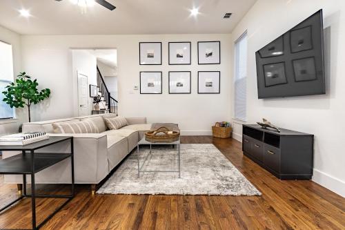 Beautiful Contemporary 4BR near Downtown Dallas in Dallas, USA