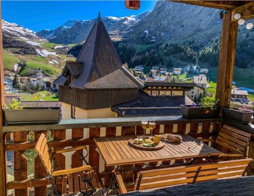 Heimelige Ferienwohnung mit Sicht in die Bergwelt, Pension in Bivio bei Am Bach