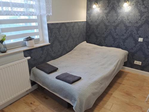 Studio Jutrzenka z łazienką by Apartamenty na dni Wrocław, Wrocław