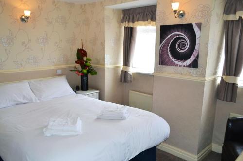 Lyndene Hotel - main image