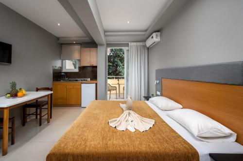 Sunday Hotel - image 8