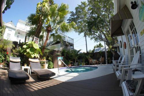 Seascape Tropical Inn - 수영장