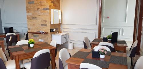 Restaurant, Eastern City Hotel in Dodoma