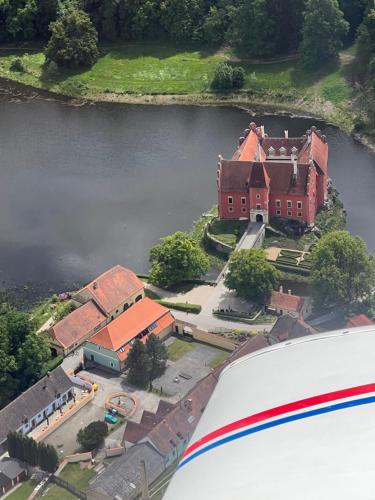 Viesnīcas āriene, Penzion Tera u zámku Červená Lhota (Penzion Tera u zamku Cervena Lhota) in Pluhův Žďár