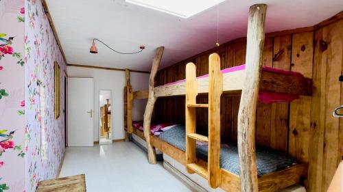 1 bunk bed
