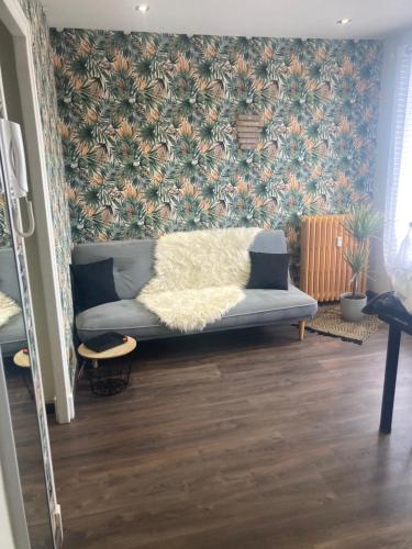 APPARTEMENT DESIGN AU CENTRE AVEC BALCON