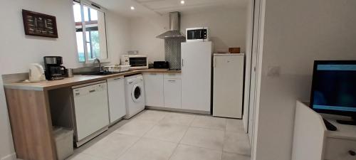 ห้องครัว, Patios de la mer Villa à 200 m de la plage- Clim - Wifi - parking (Patios de la mer Villa a 200 m de la plage- Clim - Wifi - parking) in แซง ซีพริออง