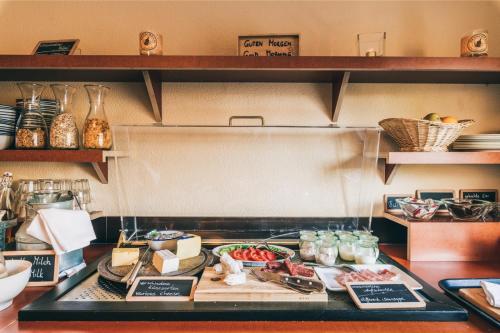 feRUS Hotel - image 2
