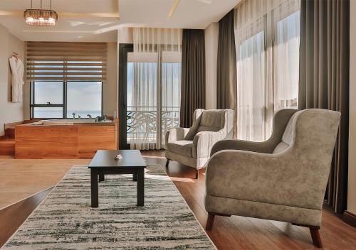 บริการและสิ่งอำนวยความสะดวก, โรงแรมเพียร์เลส วิลล่าส์ (Peerless Villas Hotel) in อะเกียเซอ