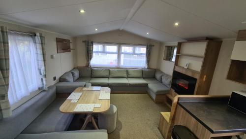 3 Bedrooms Gold Caravan