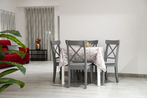 Mimi's Apartment in En Corts 4