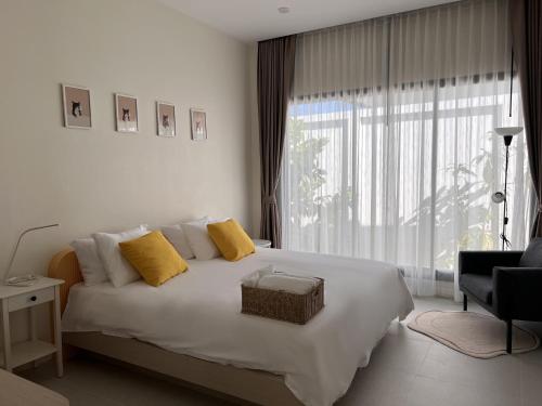 room detail thumbnail 1