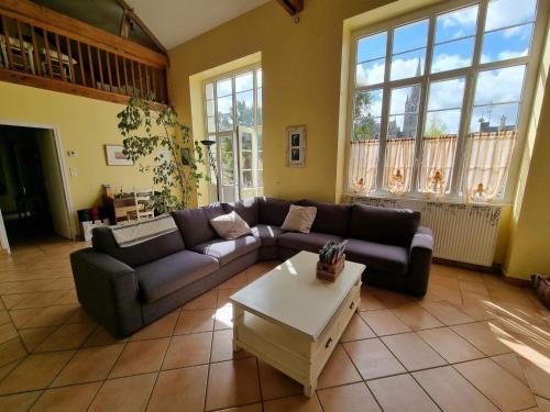 LA RECREATION _ Ancienne école de 1850 rénovée en maison d'hôtes (LA RECREATION _ Ancienne ecole de 1850 renovee en maison d'hotes) in มิสสิอา